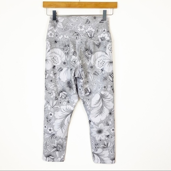 EVOLUTION AND CREATION High Waisted Hi Rise Cropped Leggings White Grey Floral M - Picture 5 of 9